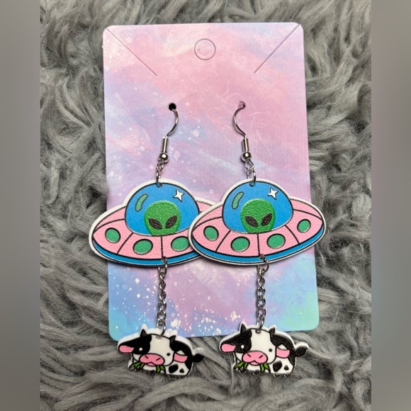 Alien earrings spaceship cow black white blue pink green - Picture 1 of 1
